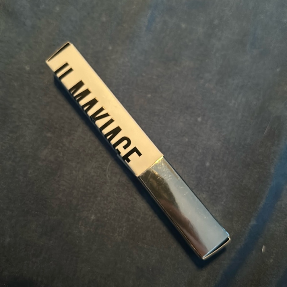 BLACK CARD LIQUID EYELINER ULTRA-BLACK WATERPROOF LINER.